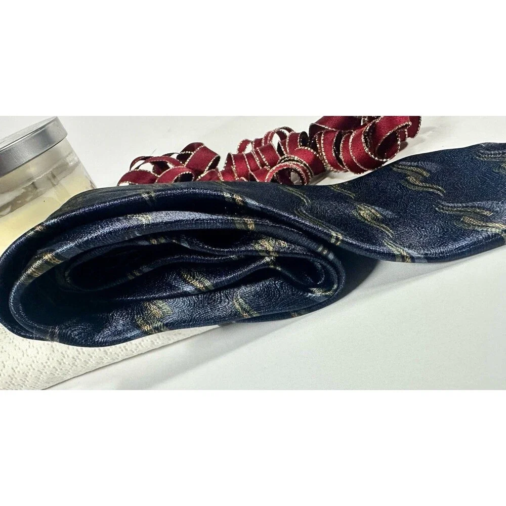 Vintage Towncraft Navy Blue Gold Wavy Pattern Tie Made in USA 100% Polyester